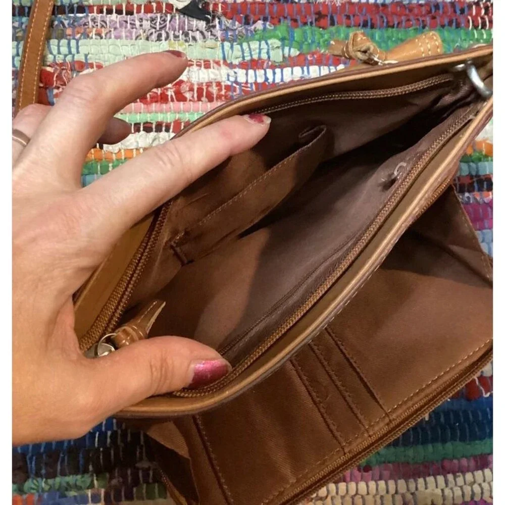 Fossil Vintage Y2K Leather Crossbody Purse Distressed & Worn Looking